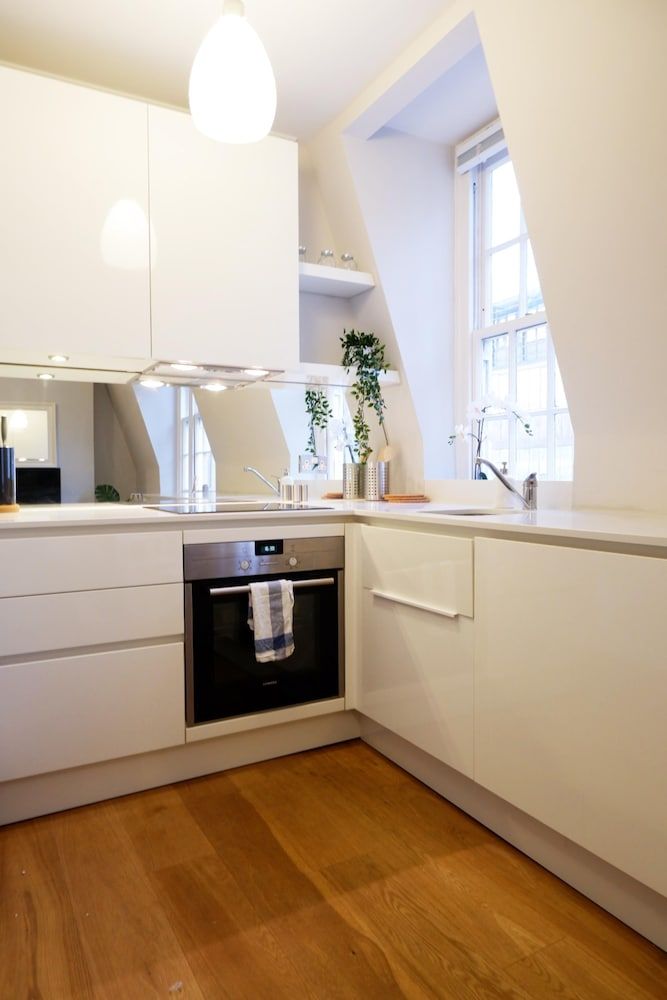 undefined Cavendish 4