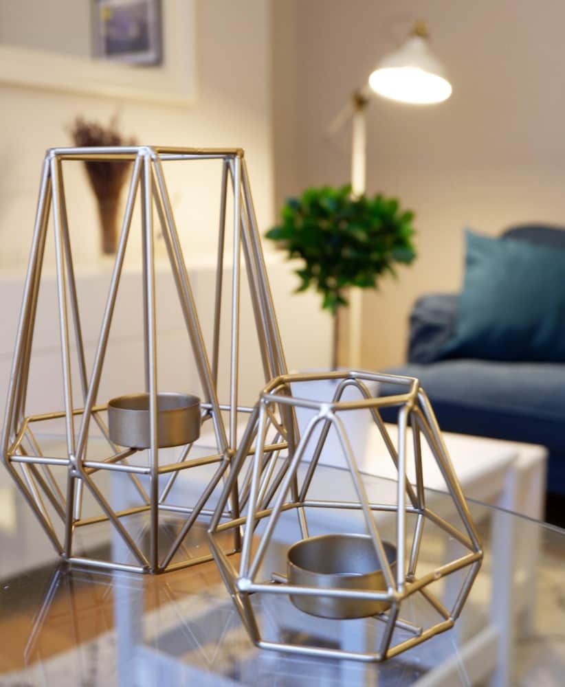 undefined Cavendish 5