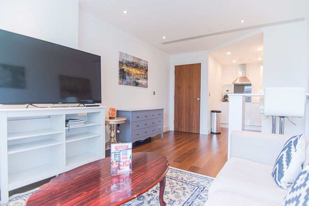 undefined Stunning 1-bed Apartment in Lincoln Plaza 7