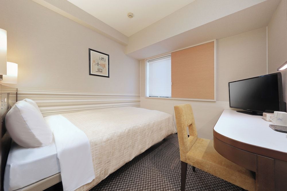 Semi Double Room, Smoking