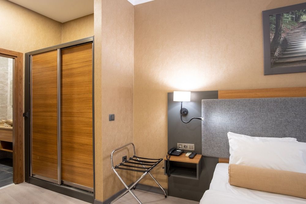 undefined Orange Hotel 7