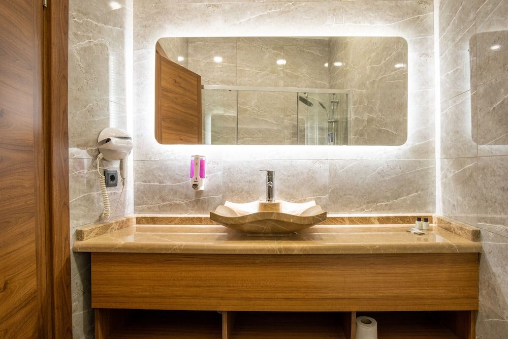 undefined Orange Hotel 9