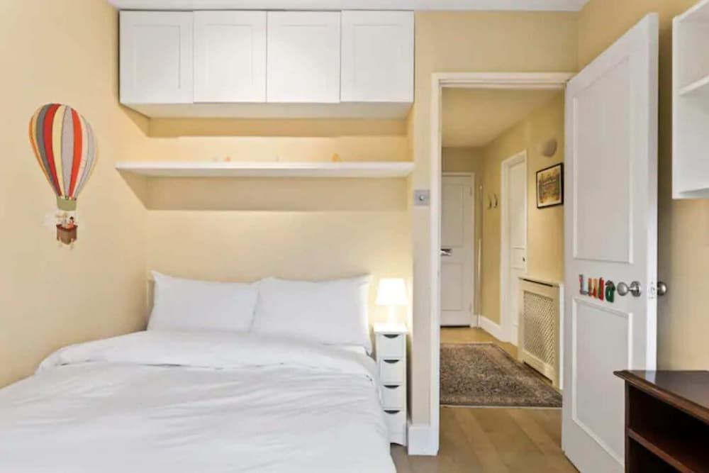 undefined Bright 2 Bedroom Near the Natural History Museum 3