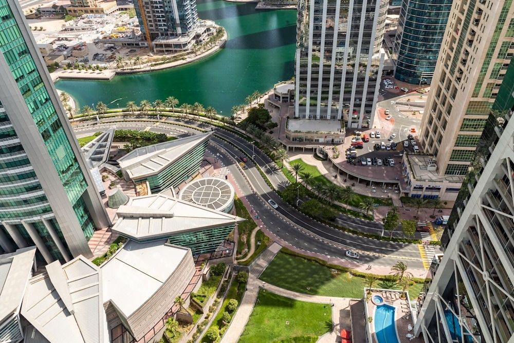 Fashionable 1BR in the Trendy Jlt! Sleeps 4!