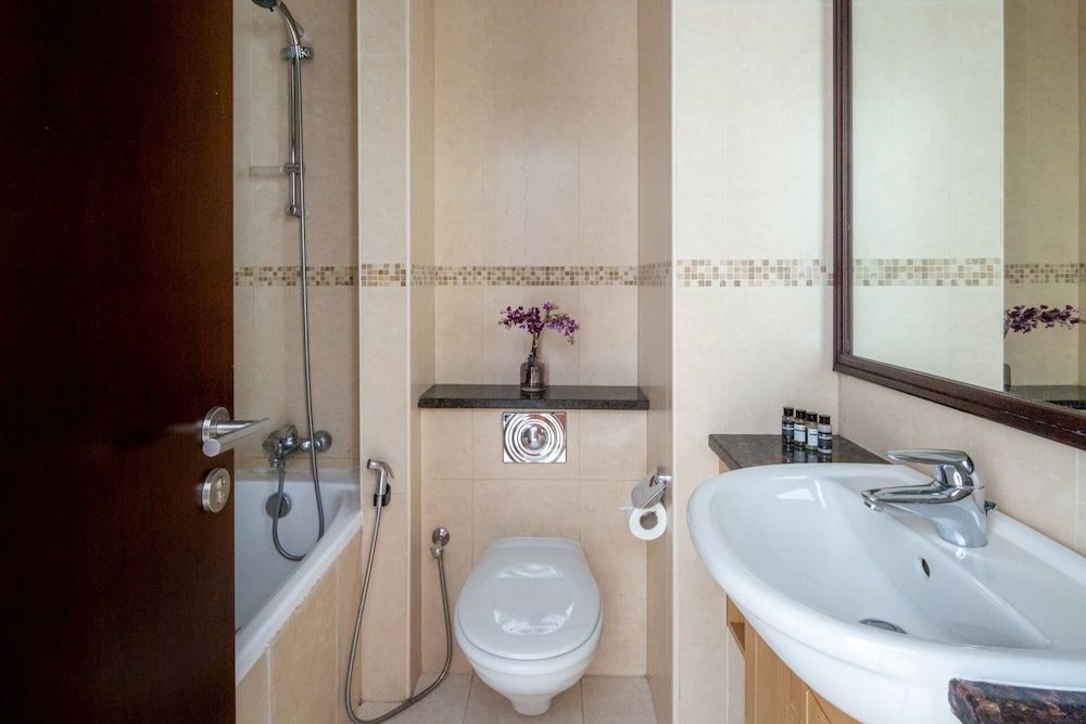 undefined Spacious + Modern Studio in JLT - Sleeps 3 6