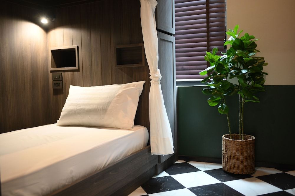 undefined Klyde Boutique Chatuchak 8