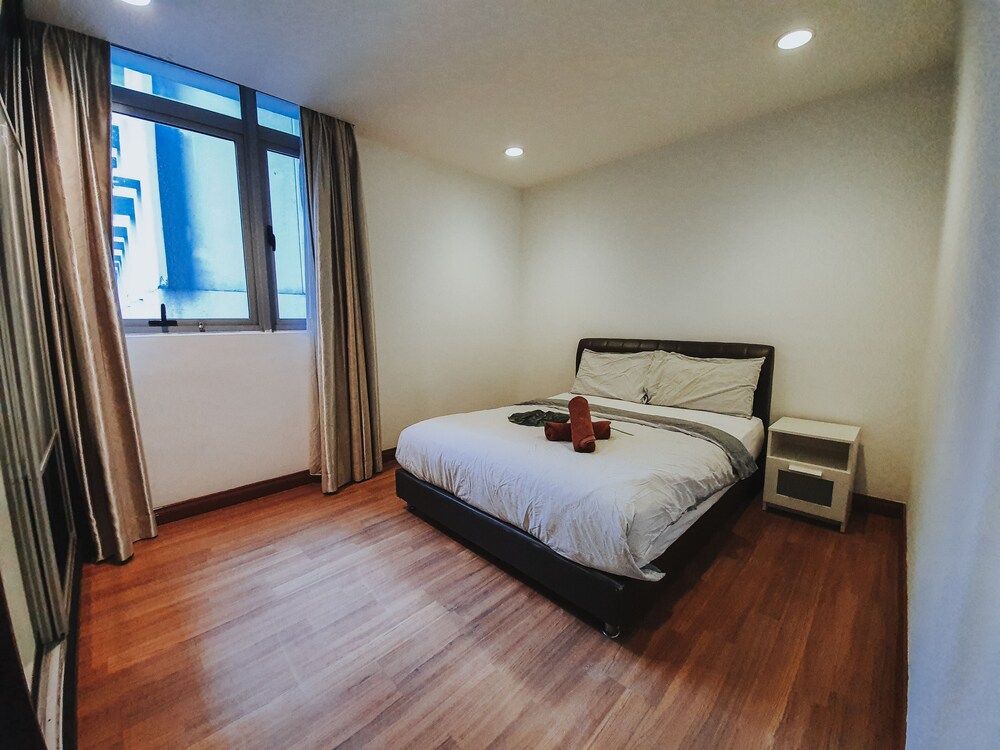 undefined Taragon Bintang Suites by StayHub 3BR