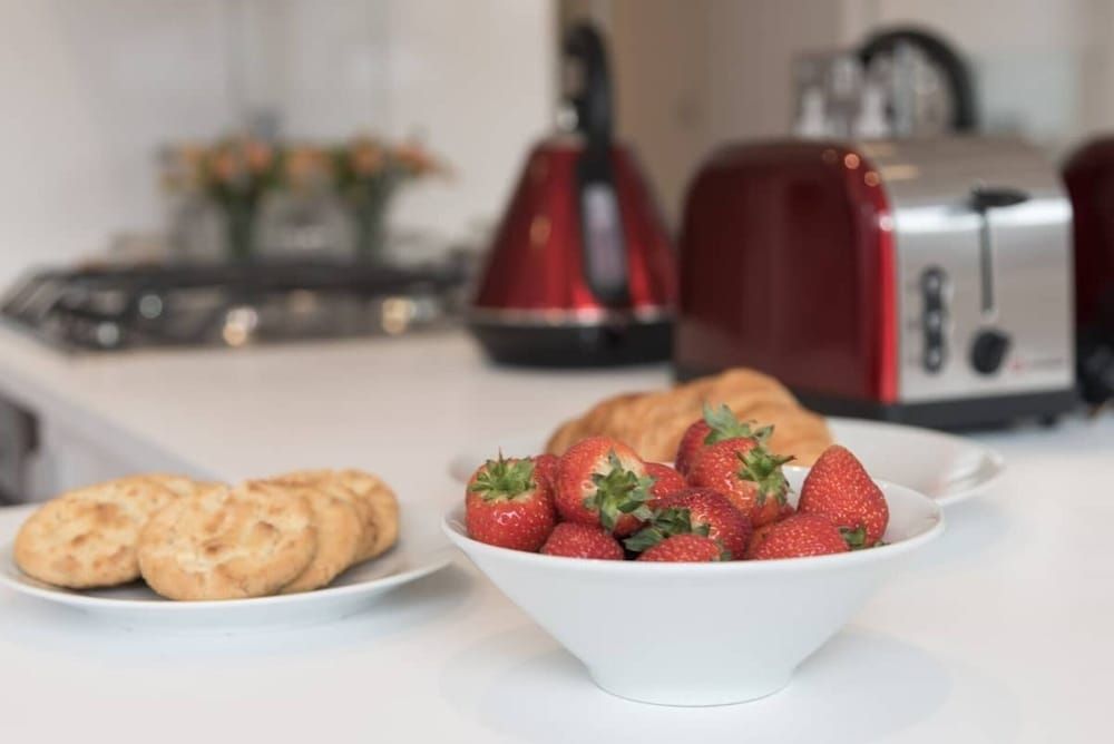 2 Bed - Very Convenient Location - South Terrace Apartment 10