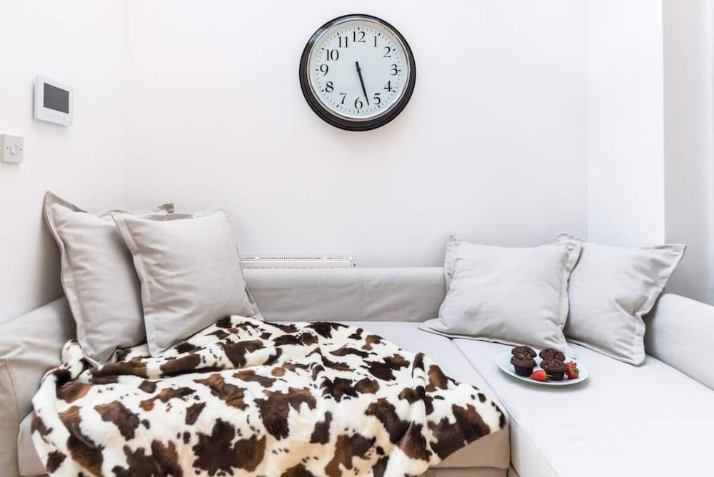 2 Bed - Very Convenient Location - South Terrace Apartment 12