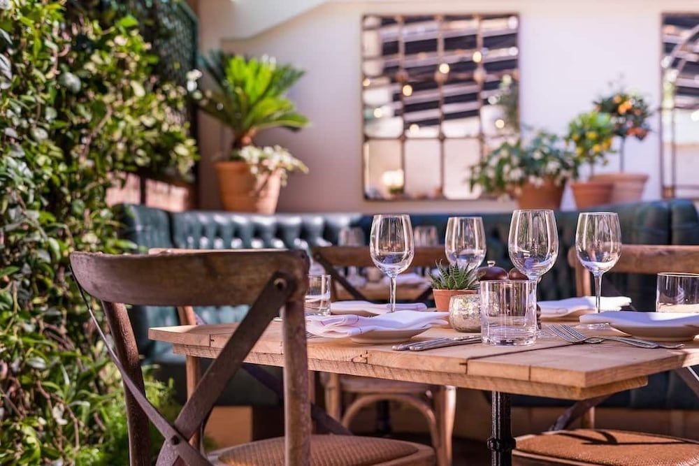 2 Bed - Very Convenient Location - South Terrace Apartment 16