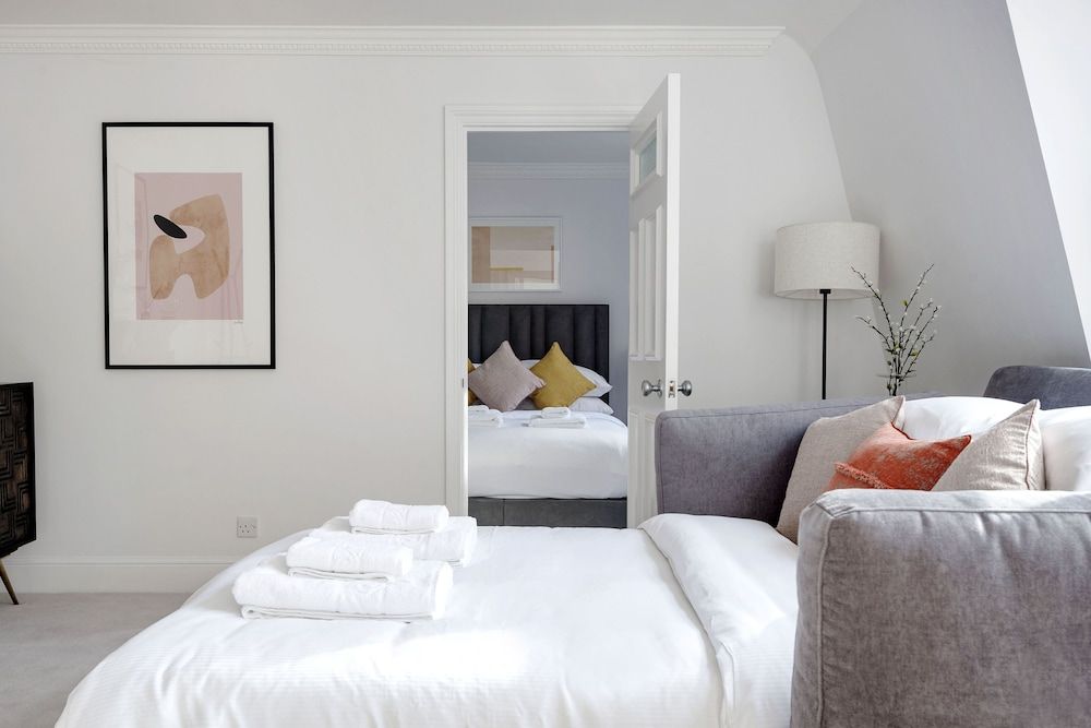 3 Sloane Gardens by UnderTheDoormat The Wellington Suite 4