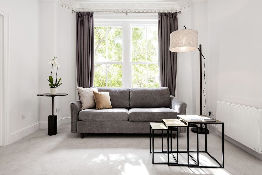 3 Sloane Gardens by UnderTheDoormat The King's Road Suite 15