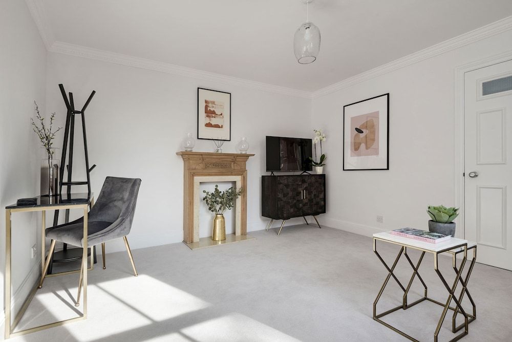 3 Sloane Gardens by UnderTheDoormat The Wellington Suite 12