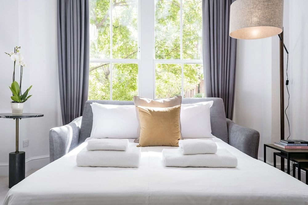 3 Sloane Gardens by UnderTheDoormat The King's Road Suite 7