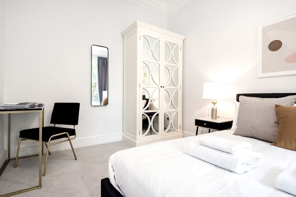 3 Sloane Gardens by UnderTheDoormat The King's Road Suite 2