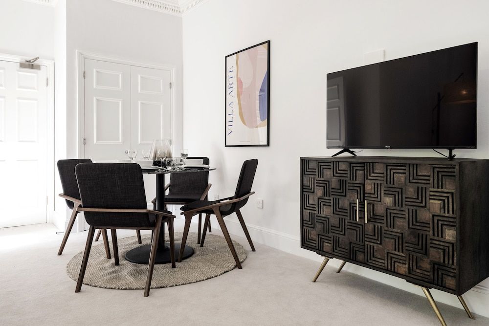 3 Sloane Gardens by UnderTheDoormat The King's Road Suite 12