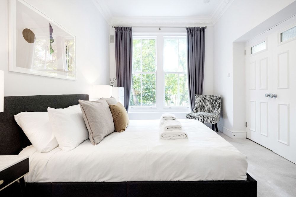 3 Sloane Gardens by UnderTheDoormat The King's Road Suite 6