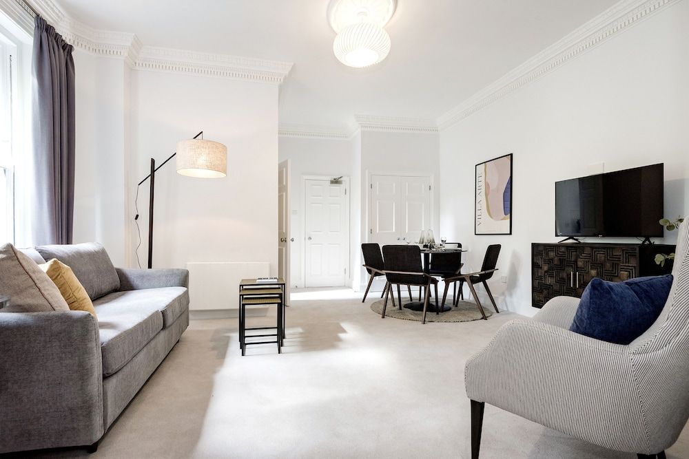 3 Sloane Gardens by UnderTheDoormat The King's Road Suite 14