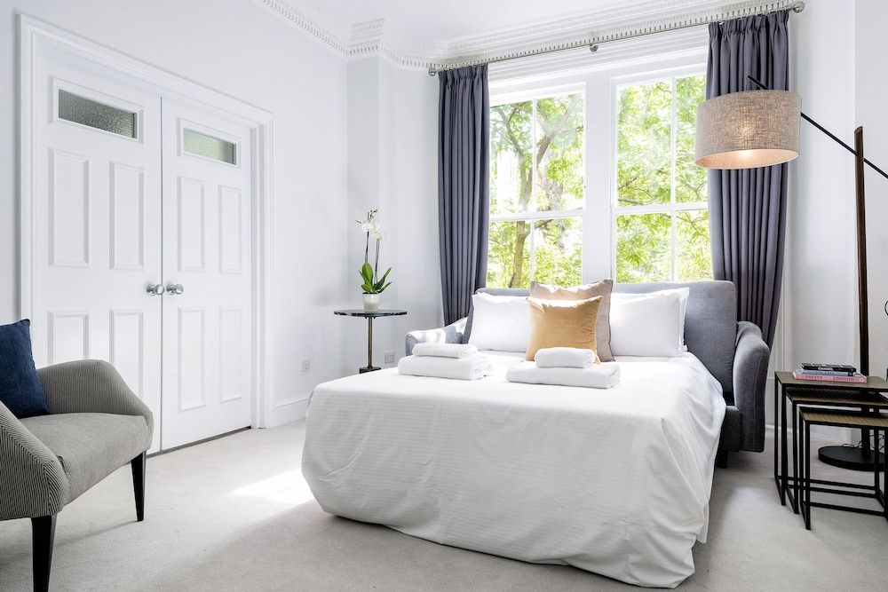 3 Sloane Gardens by UnderTheDoormat The King's Road Suite 8