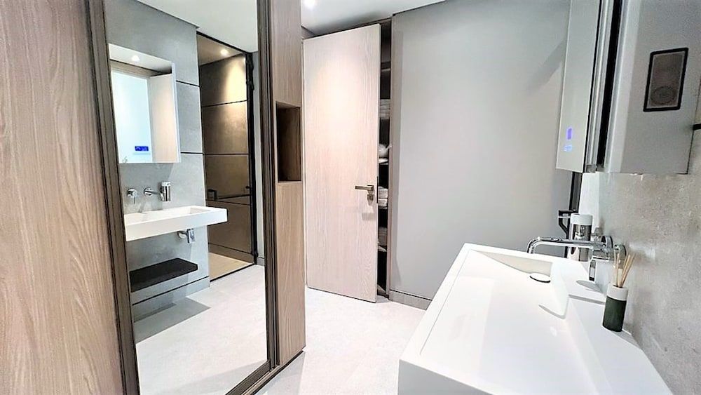 Ultimate Luxury Samana Signature Living Dubai Apartment (1 Bedroom) 3