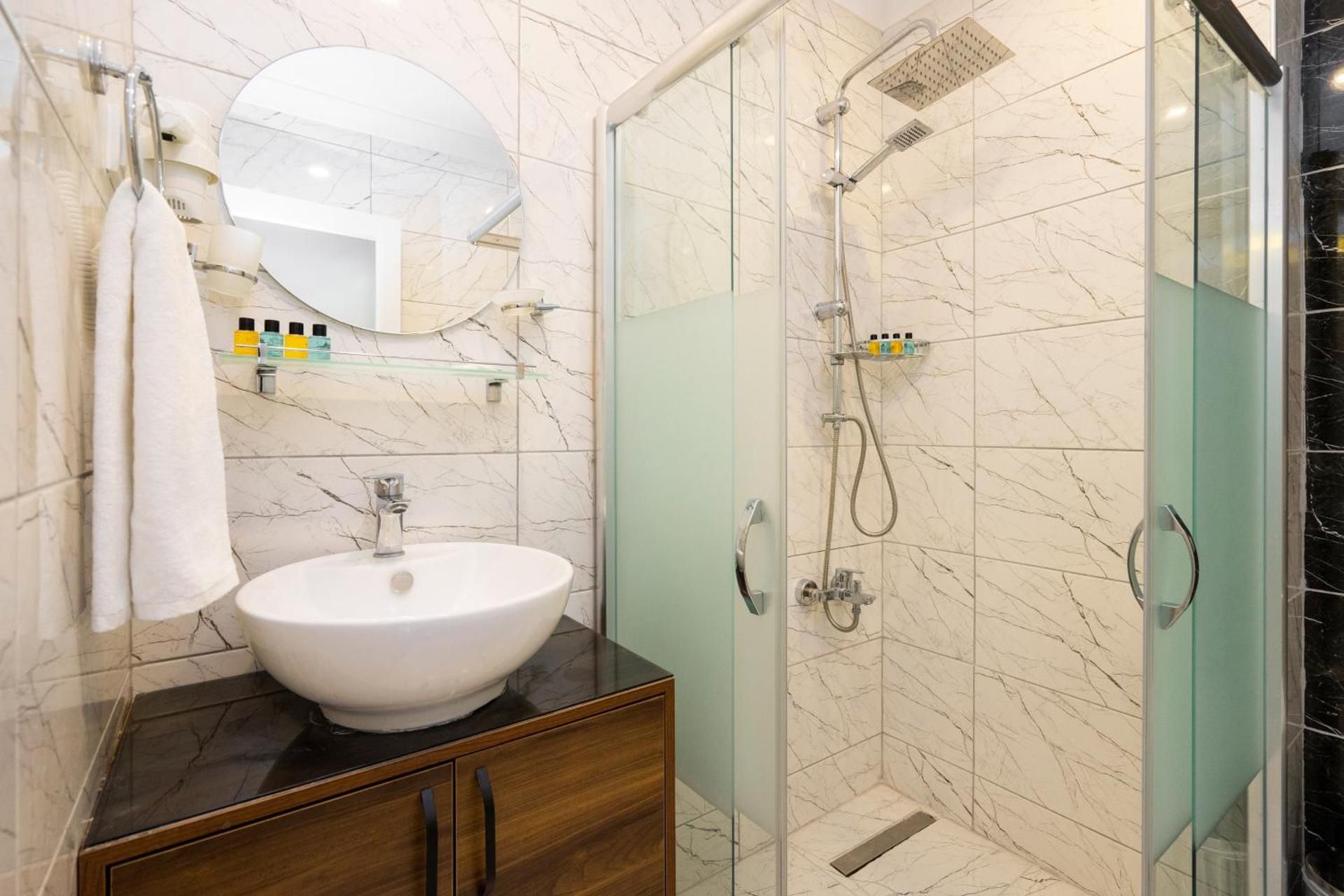 Castillo Rojo Hotel Istanbul Deluxe Twin Room - Non-Smoking 3