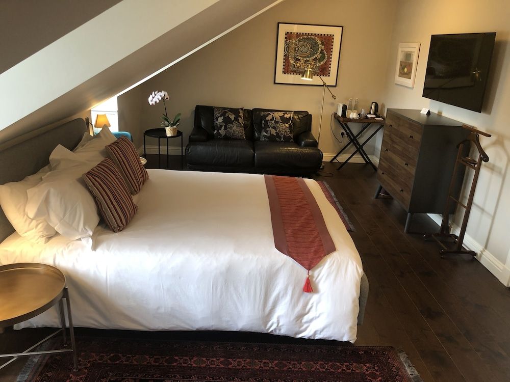 Sheridan Guest House Deluxe Double Room, Ensuite, City View (7) 3