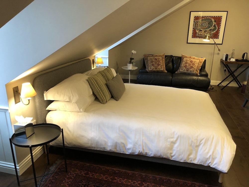 Sheridan Guest House Deluxe Double Room, Ensuite, City View (7) 5