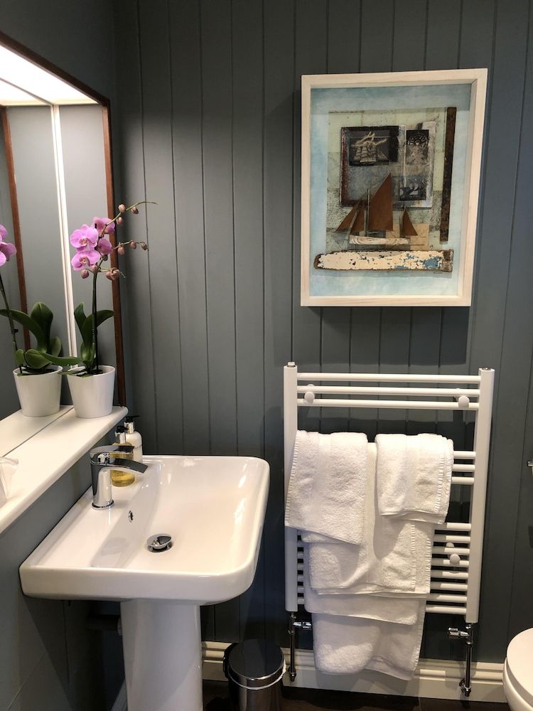 Sheridan Guest House Deluxe Double Room, Ensuite, City View (7) 12