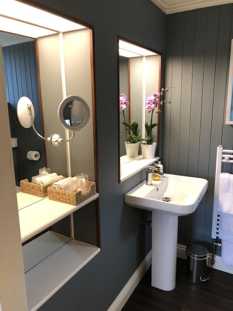 Sheridan Guest House Deluxe Double Room, Ensuite, City View (7) 15