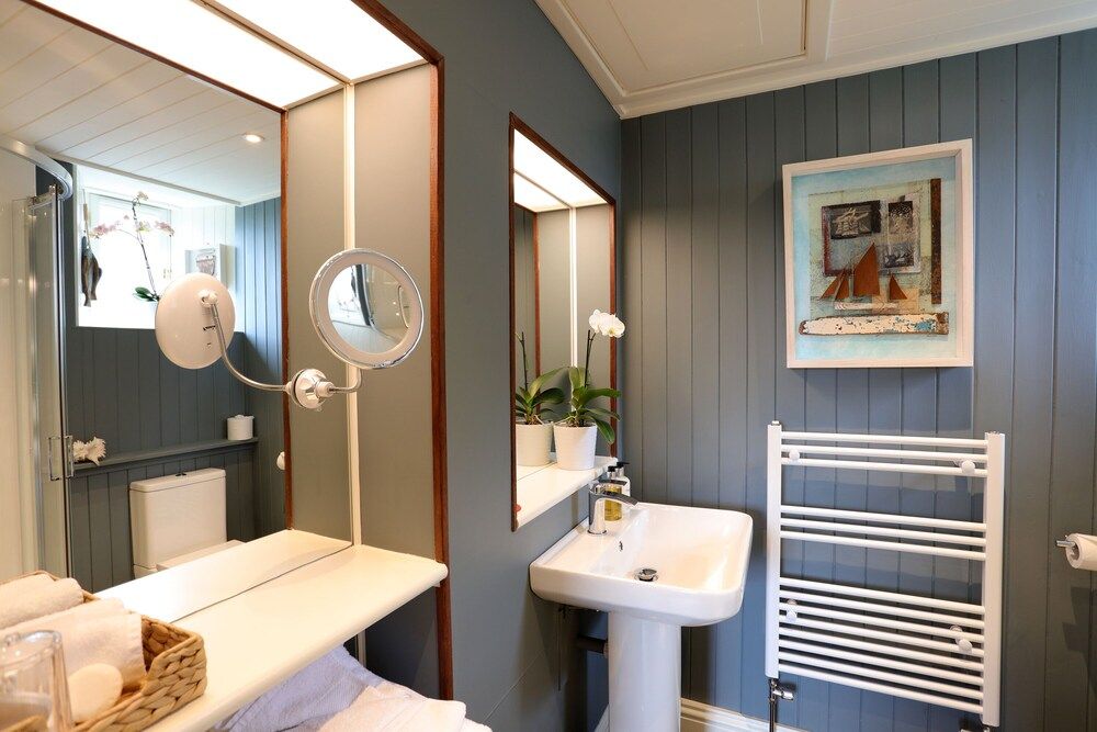 Sheridan Guest House Deluxe Double Room, Ensuite, City View (7) 18