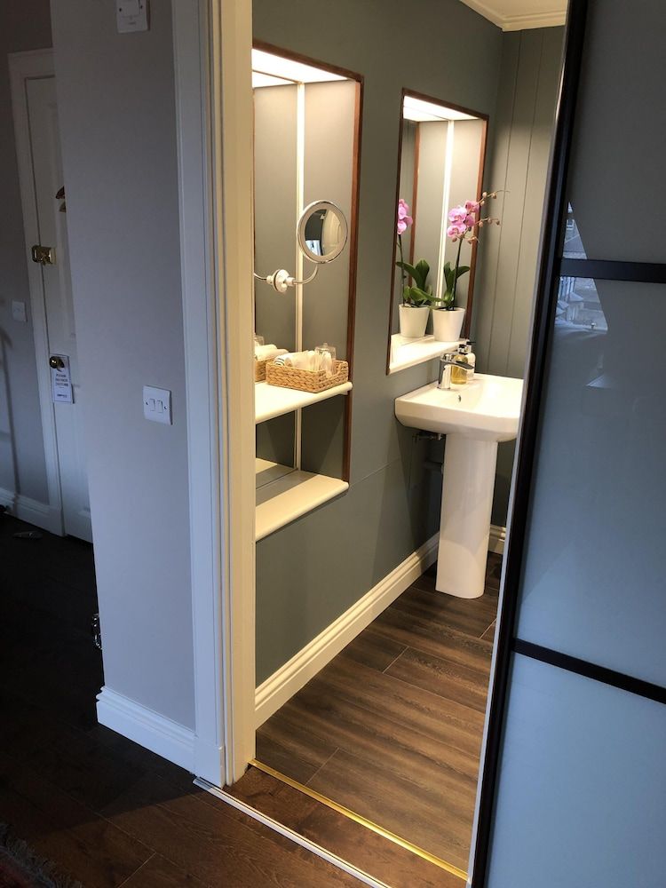 Sheridan Guest House Deluxe Double Room, Ensuite, City View (7) 20