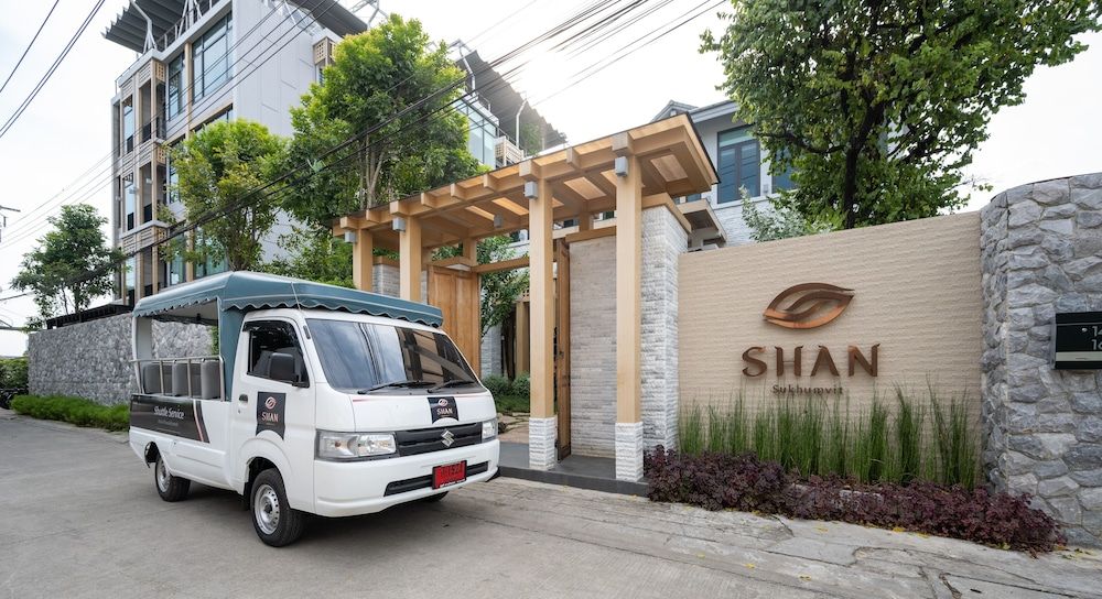 undefined Shan Villas Sukhumvit 10
