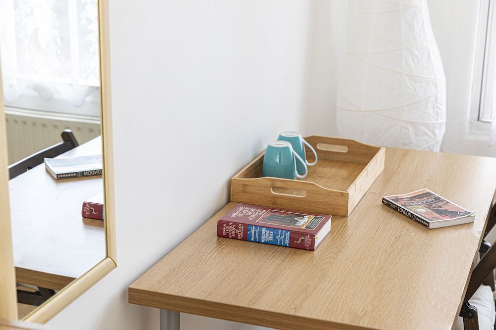 Tower Bridge Accommodation - 11 Double Room 12 4