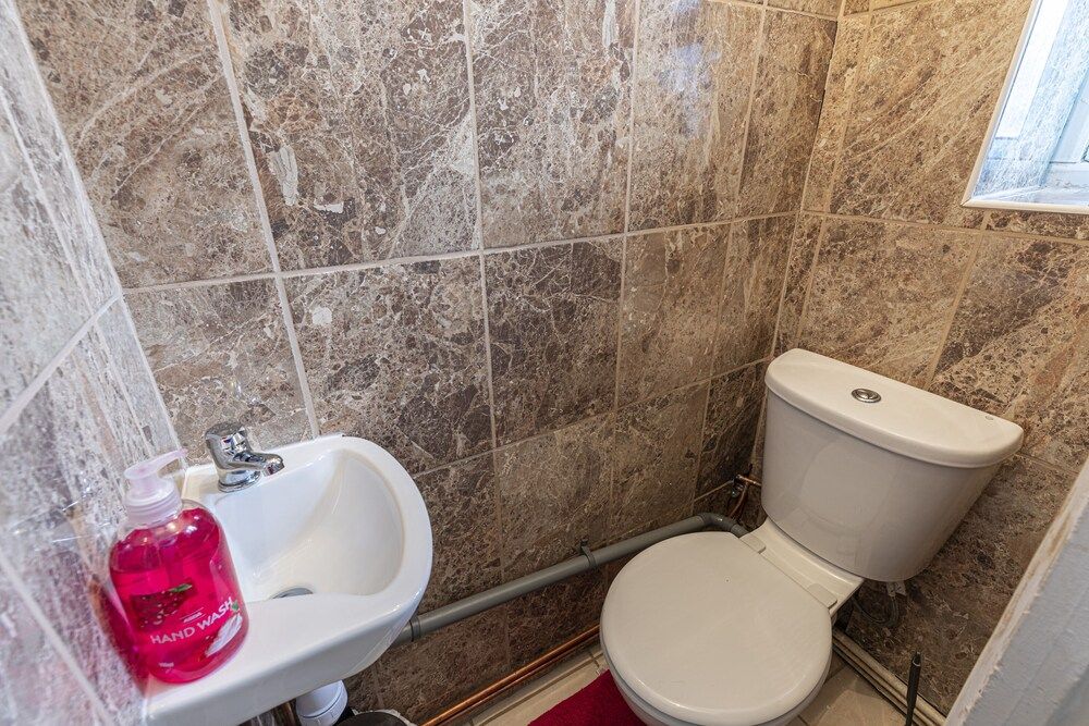 Tower Bridge Accommodation - 11 Double Room 12 9