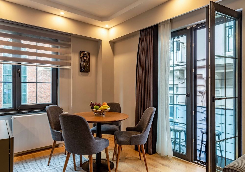 Sala Suites Deluxe Suite 8