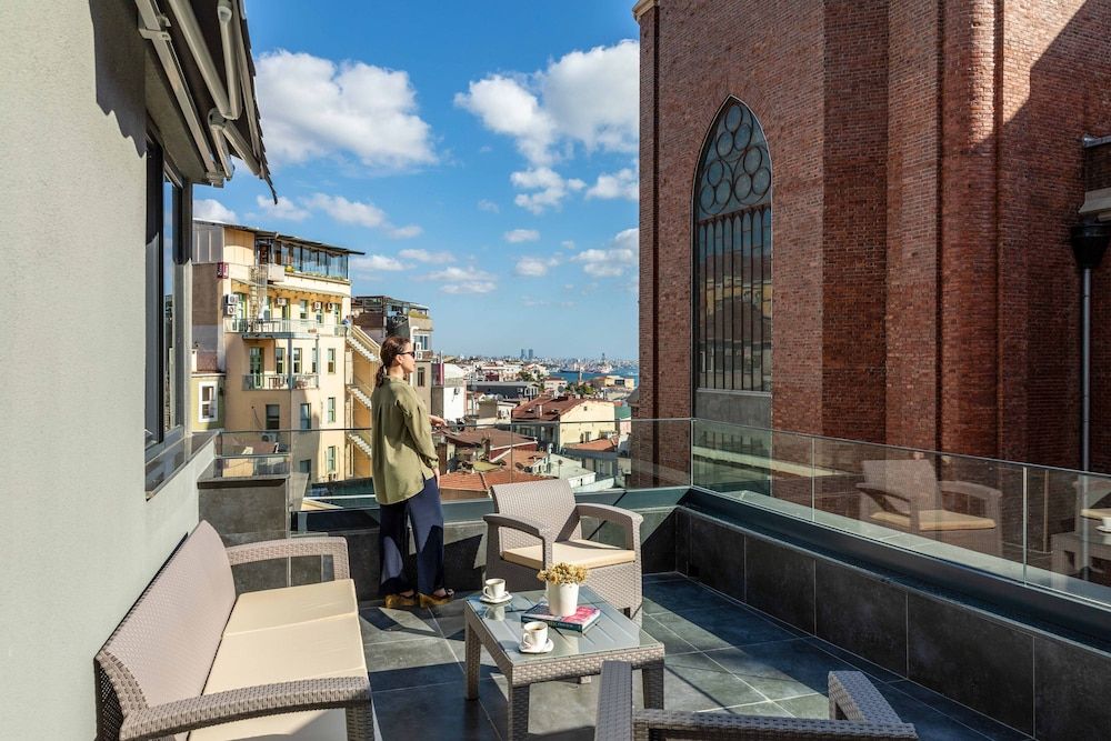 Sala Suites Panoramic Studio Suite, Terrace 5