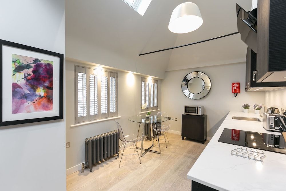 Urban Chic - Wellington Superior One Bedroom Apartment 14