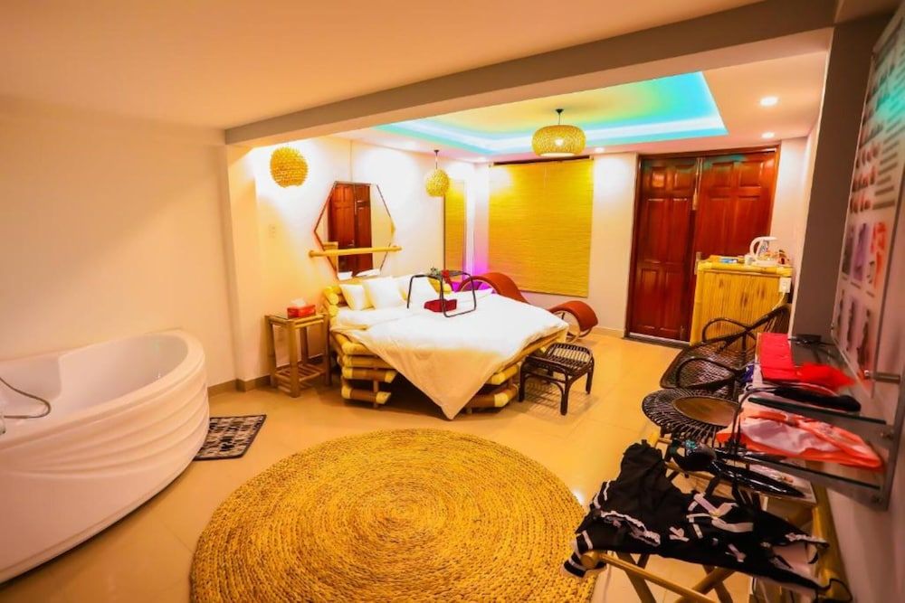 Long Den Do Hotel Deluxe Suite 3