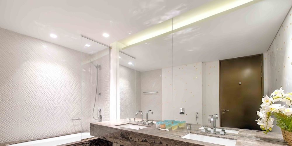 LUX - Lavish Suite Palm Jumeirah view 3 Deluxe Apartment 6