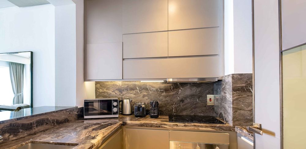 LUX - Lavish Suite Palm Jumeirah view 3 Deluxe Apartment 9