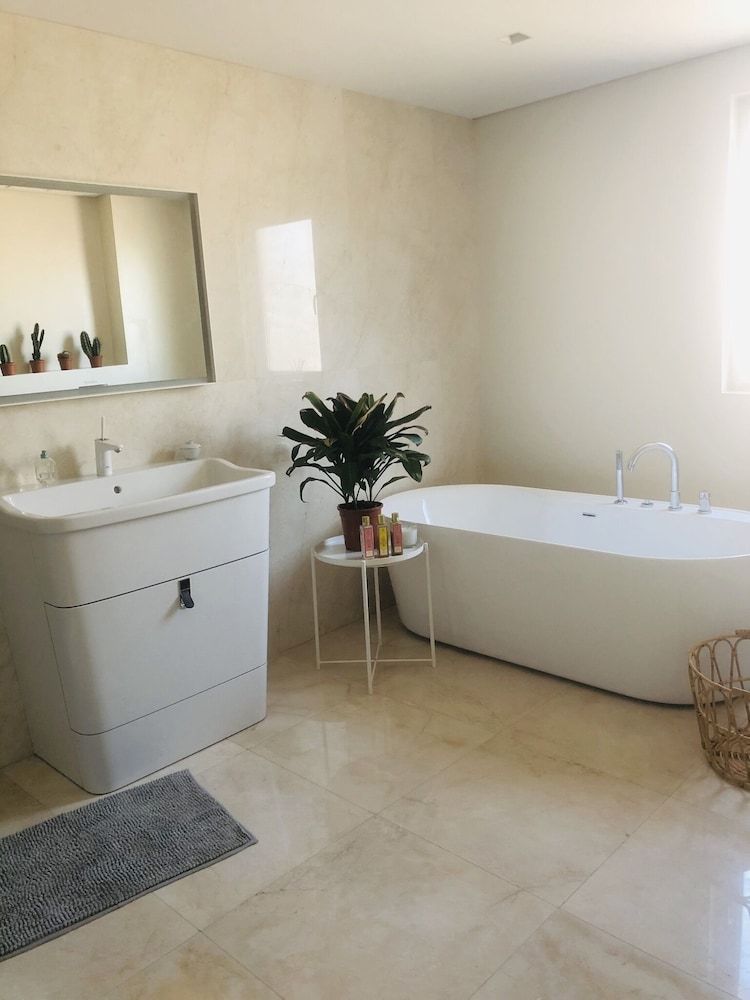 Impeccable 5 Beds Villa in Dubai Villa 17