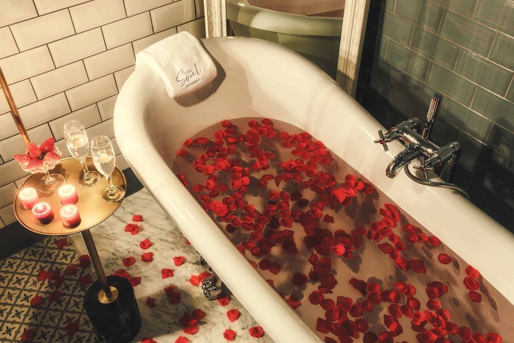 Deep Soaking Bathtub