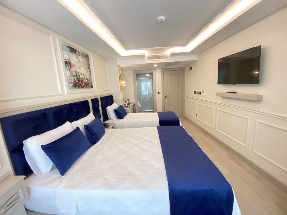 Omma Hotel Deluxe Triple Room