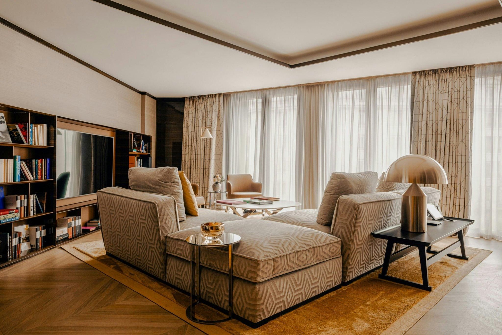 Executive Suite, Suite, 1 King or 2 Twin, City view