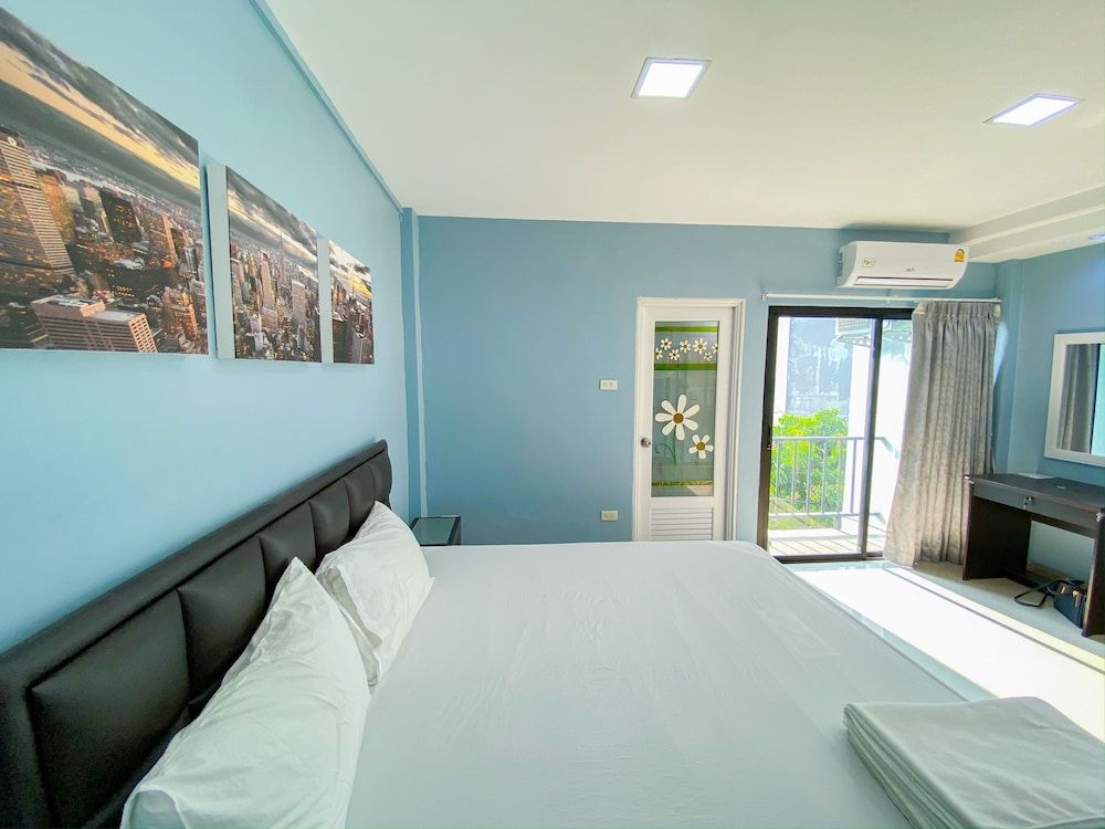 Delighted Bangkok Hotel Superior Double or Twin Room 3