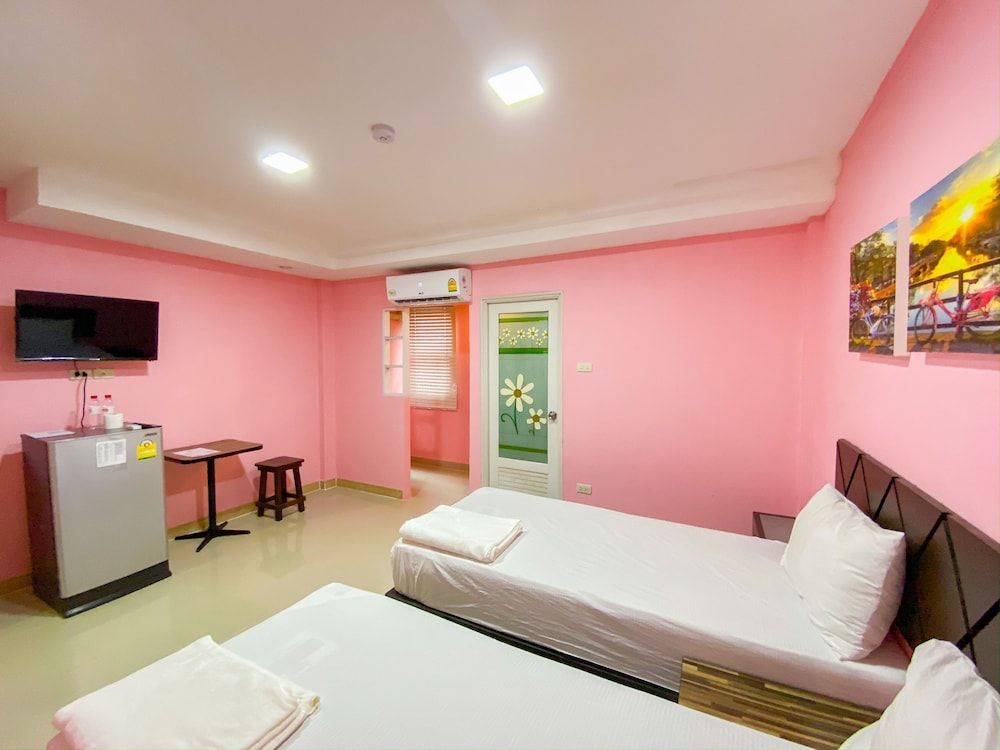 Delighted Bangkok Hotel Superior Double or Twin Room 10