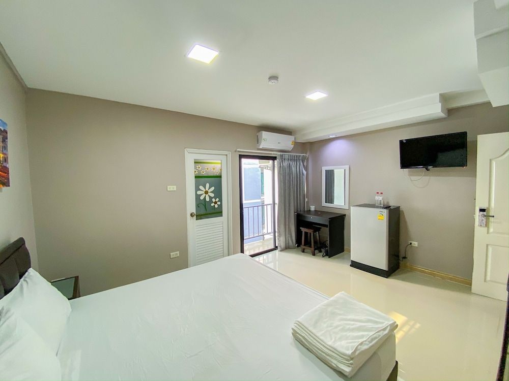 Delighted Bangkok Hotel Superior Double or Twin Room 17