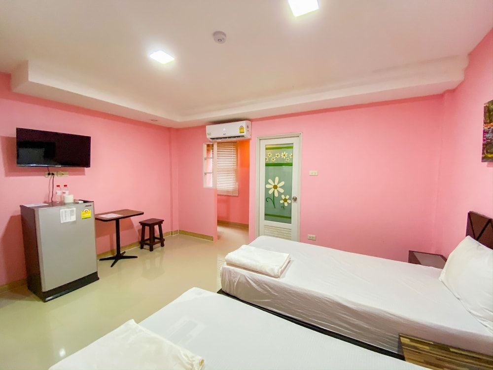 Delighted Bangkok Hotel Superior Double or Twin Room 18