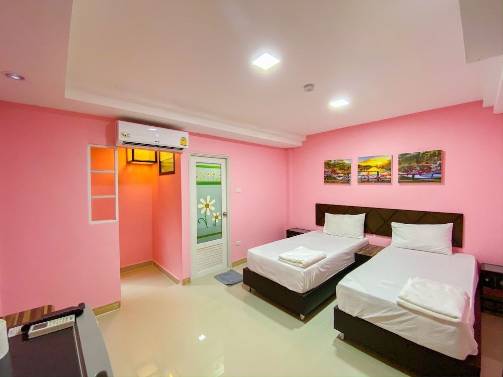 Delighted Bangkok Hotel Superior Double or Twin Room 9