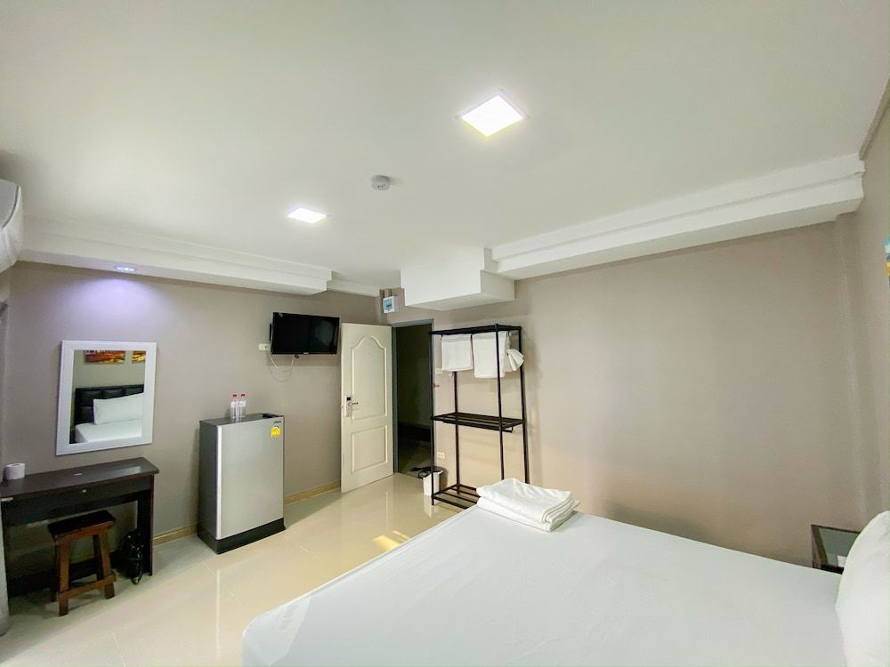 Delighted Bangkok Hotel Superior Double or Twin Room 5